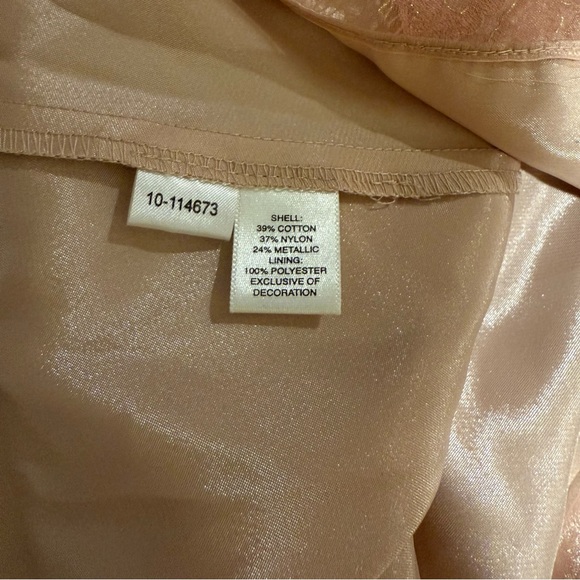 Elegant Pink Lace Dress - Picture 11 of 11